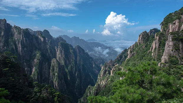 Best time to visit Yellow Mountains in August